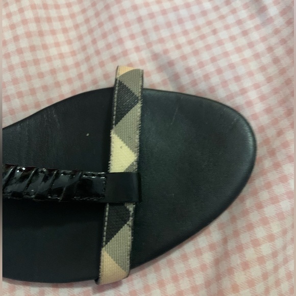 Burberry black sandals, used but in good condition comfortable - Picture 3 of 10
